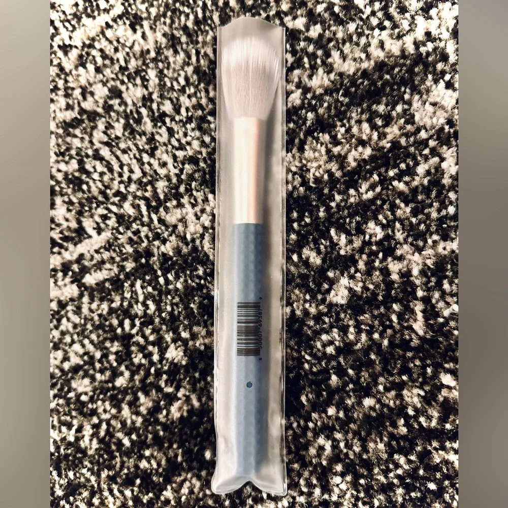 LARUCE BEAUTY || Duo Fibre Brush - LR316 - Denim Handle ⭐️NWT⭐️